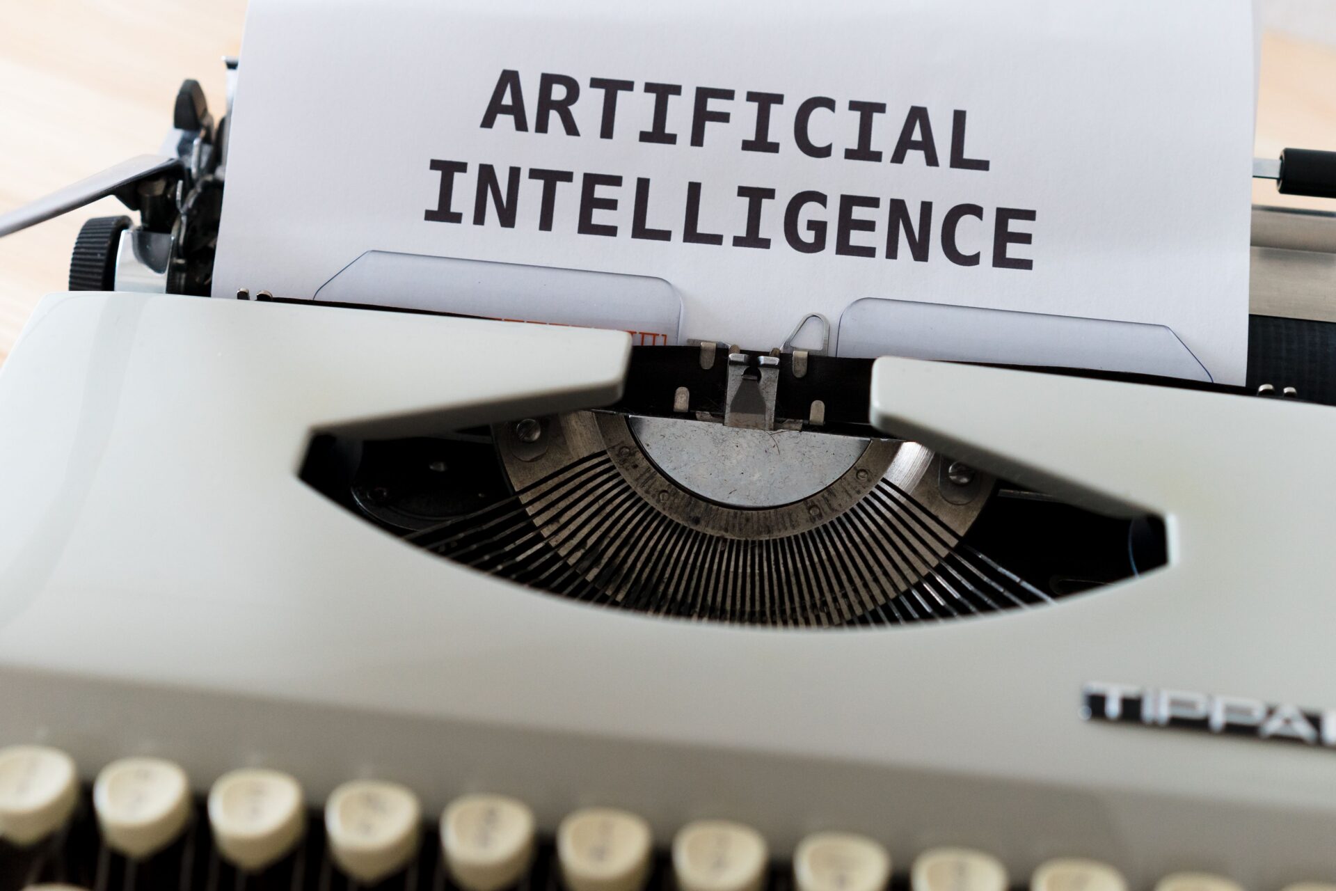 Schrijfmachine met Artificial Intelligence — Photo by Markus Winkler on Pexels