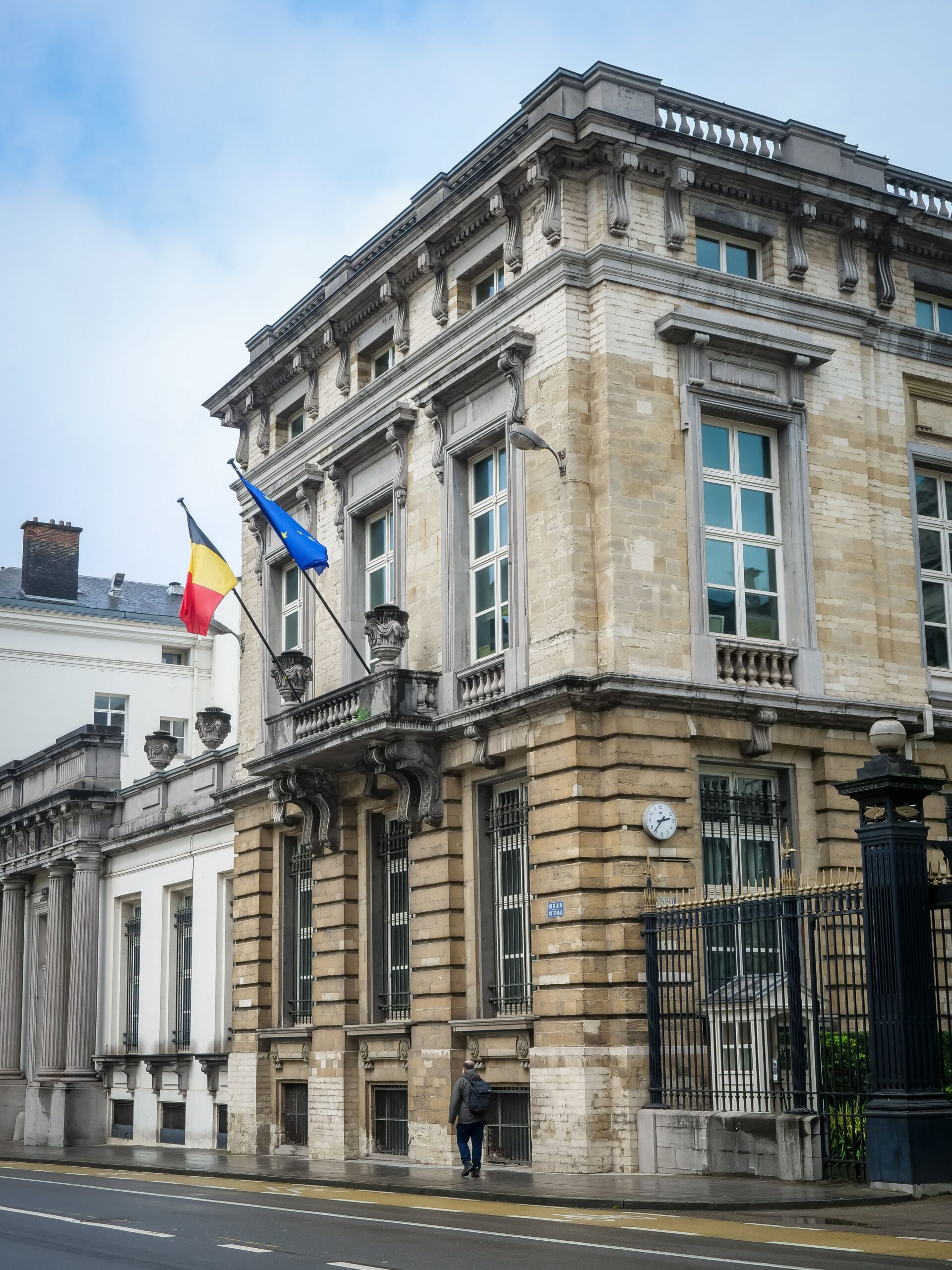 Belgische en Europese vlag — Photo by Studio Idea HD on Pexels