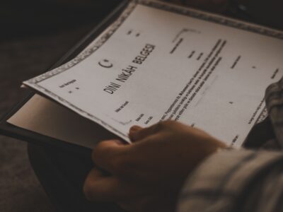 Buitenlands juridisch document — Photo by burcubyzt_85 on Pexels