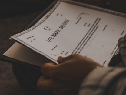 Buitenlands juridisch document — Photo by burcubyzt_85 on Pexels