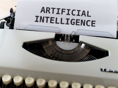 Schrijfmachine met Artificial Intelligence — Photo by Markus Winkler on Pexels